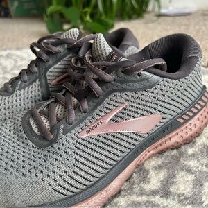 Brooks Adrenaline 20 Women’s Running Shoes Size 9
